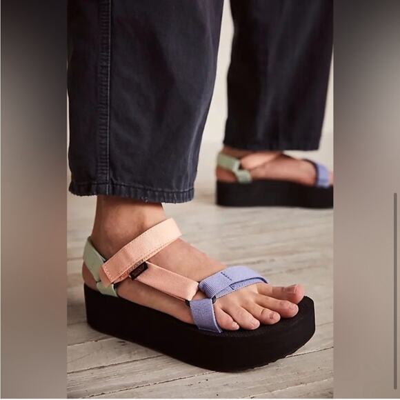 TEVA Flatform Universal Sandals - Sherbet Size 9 - Picture 6 of 14